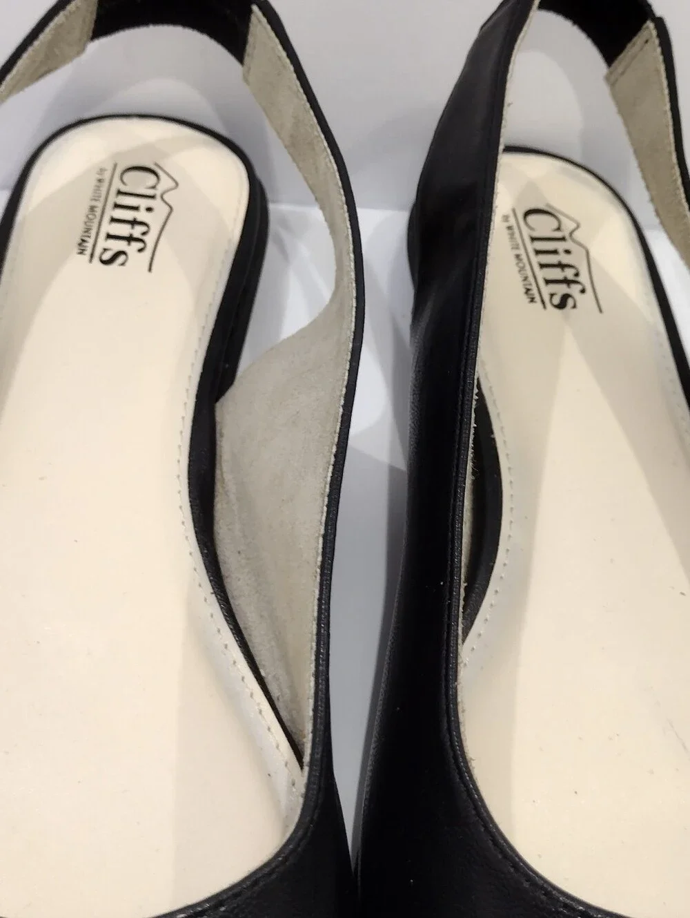 Cliffs by WHITE MOUNTAIN pre owned